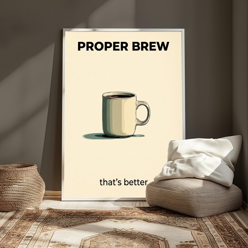 Op de afbeelding: Een rechthoekige wandposter met een cr&egrave;mekleurige achtergrond, de tekst PROPER BREW bovenaan en that's better onderaan. In het midden staat een grafische illustratie van een beige koffiemok gevuld met een donkere vloeistof.