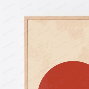 Puede incluir: Una impresi&oacute;n art&iacute;stica enmarcada que presenta un gran semic&iacute;rculo de color terracota s&oacute;lido posicionado en la parte inferior sobre un fondo beige claro texturizado. La obra est&aacute; dentro de un marco de madera clara con veta visible.