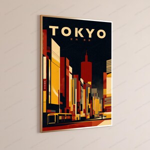 以下が含まれることがあります： 夜の東京の街並みをスタイリッシュなグラフィックで描いた縦型の額入りポスター。暗い空を背景に、赤、オレンジ、黄色の色調で描かれた高層ビルが特徴で、大きな文字でTOKYOと記されています。