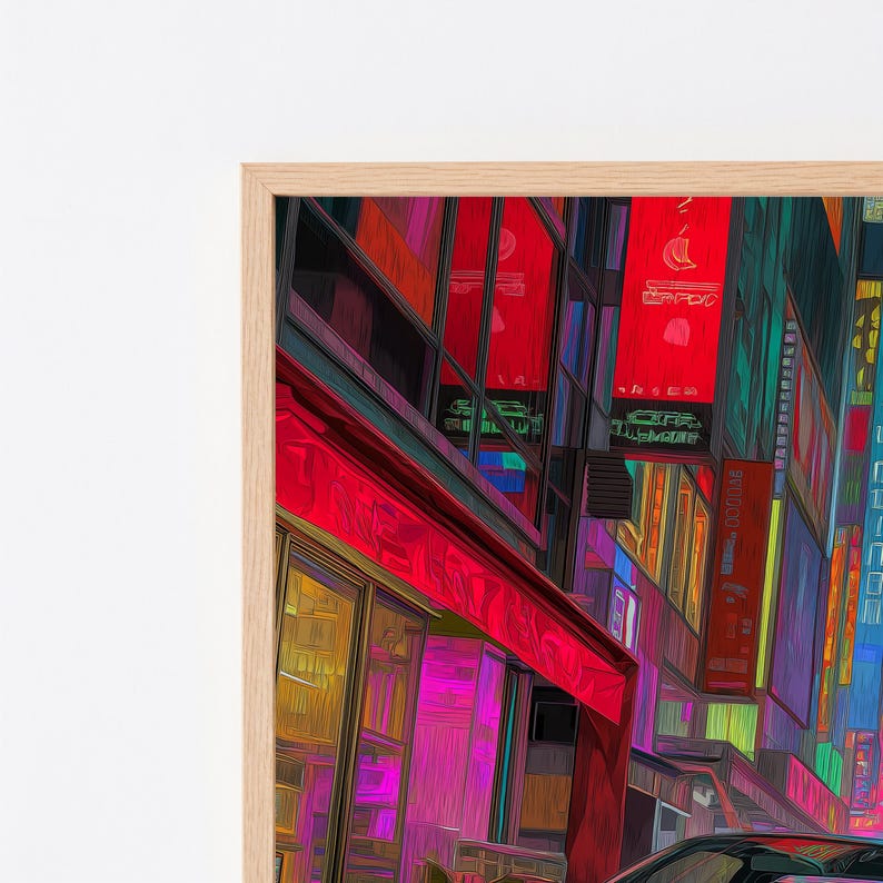 Puede incluir: Una impresi&oacute;n de arte digital enmarcada que representa una vibrante escena urbana nocturna con letreros de ne&oacute;n brillantes en tonos rojo, magenta y turquesa. La composici&oacute;n muestra edificios altos con fachadas iluminadas y detalles.