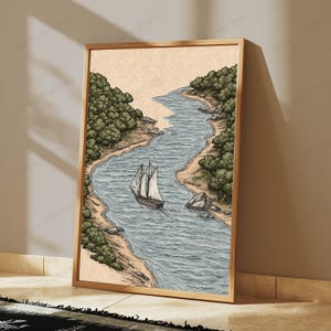 Pu&ograve; includere: Una stampa d'arte verticale incorniciata che presenta un'illustrazione dettagliata di una barca a vela che naviga lungo un fiume tortuoso. La scena include foreste verdeggianti lungo le rive sabbiose, con acqua in tonalit&agrave; blu e grigie su sfondo beige.
