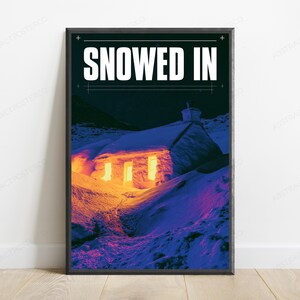 Thermodruck „Eingeschneite Hütte“ | Gemütliche Winterlandschaft | Minimalistische Wanddekoration für die kalte Jahreszeit