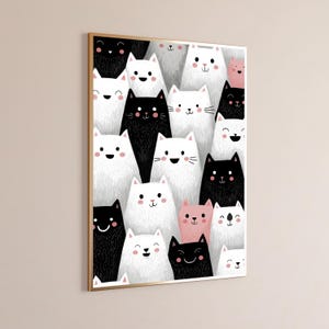 K&ouml;nnte beinhalten: Ein rechteckiger Wandkunstdruck in einem d&uuml;nnen goldenen Rahmen mit einem dichten, sich wiederholenden Muster aus stilisierten Katzen. Die Katzen sind in Schwarz, Wei&szlig; und zartem Rosa gehalten und haben einfache Gesichtsz&uuml;ge mit kleinen Augen und rosa Wangen.
