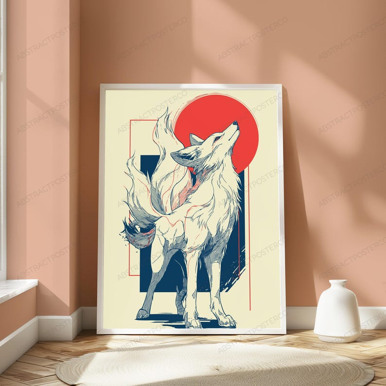 K&ouml;nnte beinhalten: Ein gerahmter Wandkunstdruck mit einer stilisierten Illustration eines Fuchses mit mehreren Schw&auml;nzen, der nach oben blickt. Das Design umfasst einen gro&szlig;en roten Kreis, eine dunkelblaue rechteckige Form und d&uuml;nne rote Linien auf cremefarbenem Grund.