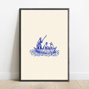 Puede incluir: Una l&aacute;mina de arte enmarcada con una ilustraci&oacute;n en tinta azul de tres figuras en un peque&ntilde;o bote de remos sobre el agua. Las figuras est&aacute;n representadas mediante trazos, con una persona de pie remando mientras otras dos est&aacute;n sentadas.