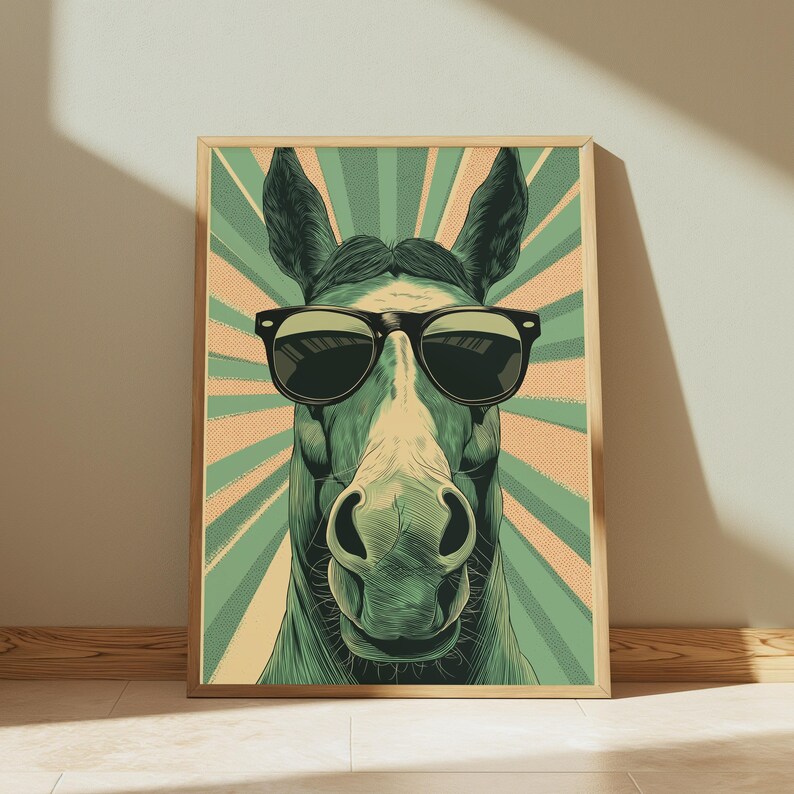 K&ouml;nnte beinhalten: Ein gerahmter Wandkunstdruck mit einer stilisierten Illustration eines Pferdes, das eine schwarze Sonnenbrille tr&auml;gt. Das Pferd ist vor einem Hintergrund aus strahlenden hellgr&uuml;nen und pfirsichfarbenen Sonnenstrahlen mit punktiertem Muster zentriert.