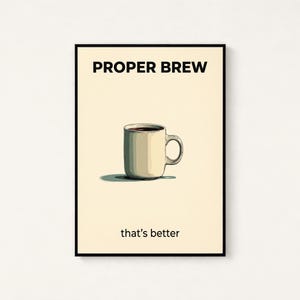 Op de afbeelding: Een rechthoekige wandprint met een cr&egrave;mekleurige achtergrond en een dunne zwarte lijst. De tekst PROPER BREW staat in het zwart bovenaan en de tekst that's better staat in het zwart onderaan. Een beige koffiemok staat in het midden.