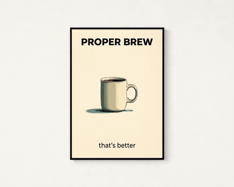 Op de afbeelding: Een rechthoekige wandprint met een cr&egrave;mekleurige achtergrond en een dunne zwarte lijst. De tekst PROPER BREW staat in het zwart bovenaan en de tekst that's better staat in het zwart onderaan. Een beige koffiemok staat in het midden.