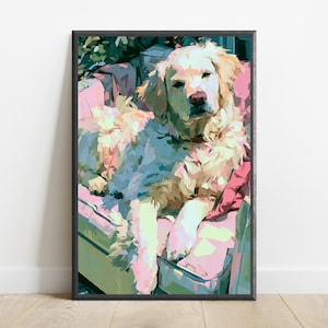 Pode incluir: Uma impress&atilde;o de arte emoldurada apresentando uma ilustra&ccedil;&atilde;o estilizada e pict&oacute;rica de um c&atilde;o de cor dourada descansando sobre uma superf&iacute;cie rosa. A obra usa pinceladas ousadas e em blocos em tons de creme, amarelo, azul e rosa.