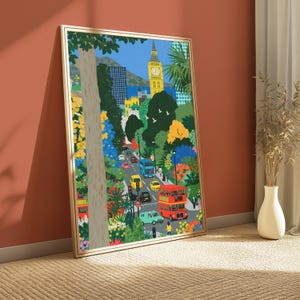 Puede incluir: Una l&aacute;mina art&iacute;stica enmarcada con una ilustraci&oacute;n vibrante y estilizada de una calle de Londres. La imagen muestra una carretera concurrida con autobuses rojos de dos pisos, taxis amarillos y &aacute;rboles, con la torre del Big Ben al fondo.