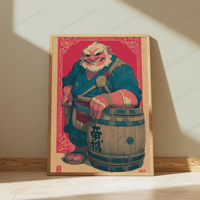 K&ouml;nnte beinhalten: Ein gerahmtes Poster mit einer rot-h&auml;utigen, b&auml;rtigen Figur in einem blauen Kimono, die sich auf ein Holzfass st&uuml;tzt. Das Fass tr&auml;gt schwarze japanische Kanji-Schriftzeichen. Der Hintergrund ist tiefrot mit einem floralen Bord&uuml;renmuster.