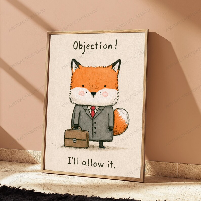 Op de afbeelding: Een rechthoekige wandkunstprint met een cartoonvos in een grijs pak met een rode das, die een bruine aktetas vasthoudt. De tekst "Objection!" staat boven de vos en "I'll allow it." staat eronder op een cr&egrave;mekleurige achtergrond.