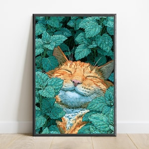 Puede incluir: Una l&aacute;mina enmarcada que muestra un gato atigrado naranja con los ojos cerrados y expresi&oacute;n de satisfacci&oacute;n, rodeado de densas hojas de color verde azulado vibrante. El gato tiene pelaje blanco en el pecho y el hocico, contrastando con el follaje.
