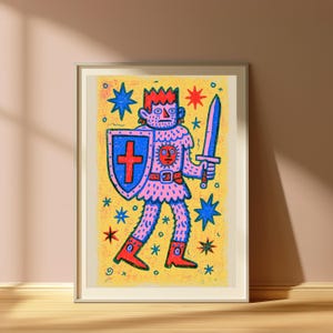 Puede incluir: Una l&aacute;mina art&iacute;stica enmarcada con una ilustraci&oacute;n estilizada de una figura con corona, que sostiene una espada y un escudo con una cruz roja. La figura tiene la piel azul, lleva botas rojas y est&aacute; rodeada de estrellas azules y rojas sobre un fondo amarillo.