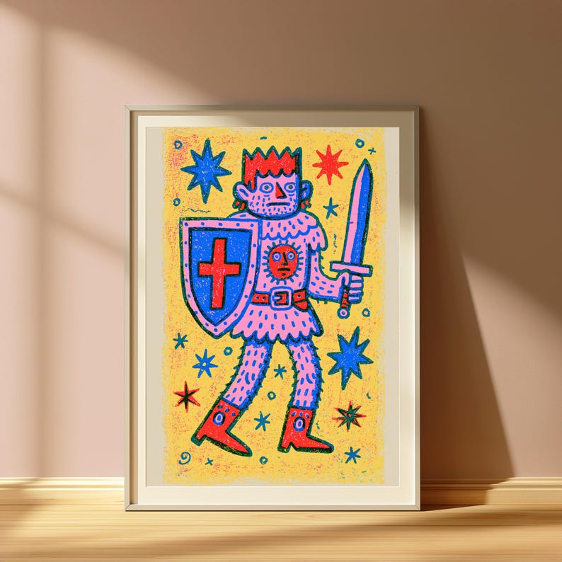 Puede incluir: Una l&aacute;mina art&iacute;stica enmarcada con una ilustraci&oacute;n estilizada de una figura con corona, que sostiene una espada y un escudo con una cruz roja. La figura tiene la piel azul, lleva botas rojas y est&aacute; rodeada de estrellas azules y rojas sobre un fondo amarillo.