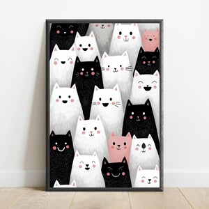 K&ouml;nnte beinhalten: Ein rechteckiger Wandkunstdruck in einem schwarzen Rahmen mit einem dichten, sich wiederholenden Muster aus stilisierten Katzen. Die Katzen sind in Schwarz, Wei&szlig; und zartem Rosa gehalten, jede mit einfachen Gesichtsz&uuml;gen, runden Augen und kleinen rosa Wangen.
