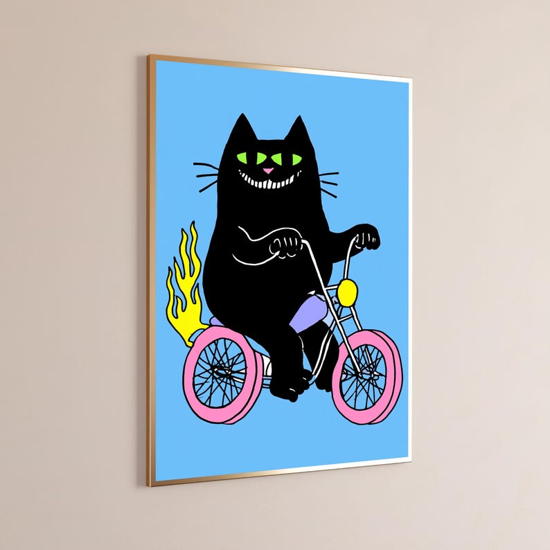 Zły, uśmiechnięty czarny kot na motocyklu – wydruk pop-art | Psotny kot motocyklista – grafika ścienna | Oryginalny wystrój domu | Pobieranie cyfrowe A3 A2 A1 zdjęcie 9