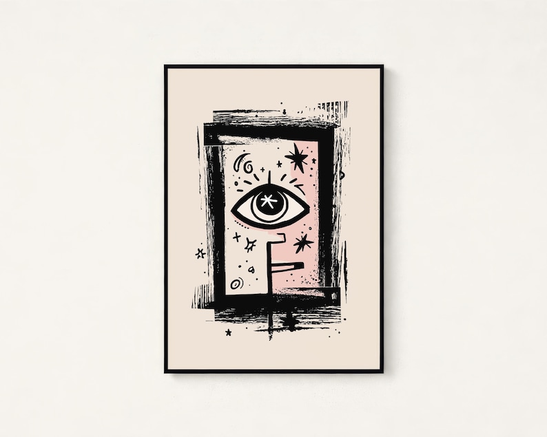 Peut inclure: Une impression d'art murale rectangulaire encadr&eacute;e pr&eacute;sentant une illustration centrale &agrave; l'encre noire d'un &oelig;il entour&eacute; d'&eacute;toiles et de symboles c&eacute;lestes. Le motif est sur un fond rose p&acirc;le doux dans une bordure noire textur&eacute;e et audacieuse.