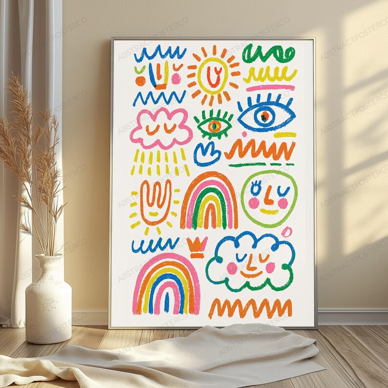 Pu&ograve; includere: Una stampa artistica da parete rettangolare con sfondo bianco che presenta scarabocchi colorati disegnati a mano, tra cui un sole, arcobaleni, nuvole con volti, occhi e linee ondulate in blu, rosa, arancione, verde e giallo.
