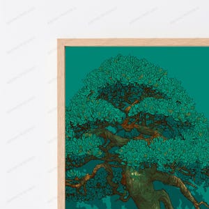 Może przedstawiać: Oprawiony wydruk ścienny przedstawiający szczeg&oacute;łową ilustrację drzewka bonsai z gęstym, żywym turkusowym listowiem i teksturowanym, ciemnobrązowym pniem, na jednolitym turkusowym tle w jasnej drewnianej ramie.