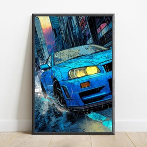 Peut inclure: Une impression d'art verticale repr&eacute;sentant une voiture de sport bleu vif roulant dans une rue urbaine pluvieuse au cr&eacute;puscule. La voiture poss&egrave;de un phare jaune pro&eacute;minent et des roues sombres. Le fond montre des immeubles et un ciel color&eacute;.