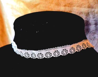 Light pink lace choker