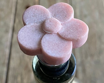 Floral Wine Stopper / Daisy Bottle Stopper / Pink Flower Stopper / Spring / Easter Basket / Spring Decor / Easter Decor / Wine Lover