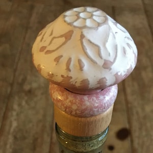 Pink Flower Wine Bottle Stopper / White Washed Bottle Stopper / Country Wine Stopper / Distressed Wine Stopper / Wine Gifts