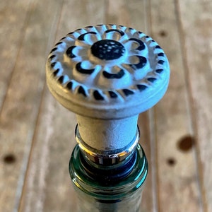 Floral Wine Stopper / Flower Bottle Stopper / Bottle Stopper / Country Decor / Country Gifts / Wine Gifts / Wine Lover / Gift Ideas / Wine