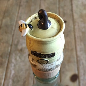 Honey Pot Wine Stopper / Honey Bee Bottle Stopper / Honey Pot Stopper / Beekeeper Gift / Bee Lover Gift / Beekeeper / Bee Lover / Wine Gift
