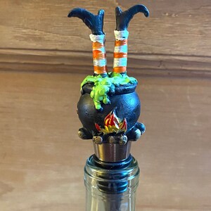 Witch Wine Stopper / Witch Bottle Stopper / Halloween Decor / Bar Decor / Witch In Cauldron / Halloween Gifts / Trick Or Treat / Halloween