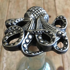 Octopus Wine Bottle Stopper / Octopus Wine Stopper / Bottle Stopper / Wine Gifts / Wine Accessories / Housewarming / Sea Life / Octopus