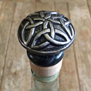 Celtic Knot Wine Bottle Stopper / Celtic Wine Stopper / Bottle Stopper / Wine Gifts / Wine Accessories / Housewarming / St Patricks Day