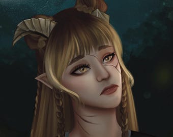 Puede incluir: Retrato de arte digital de una persona con cabello rubio largo, orejas puntiagudas y pequeños cuernos. La persona está mirando hacia arriba con una expresión pensativa. El fondo es azul oscuro con una luna y luces brillantes.