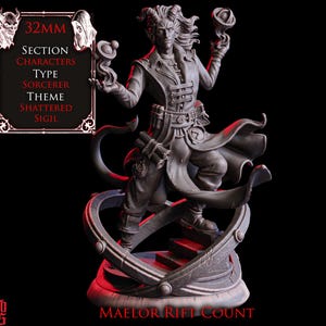 Könnte beinhalten: Graue 3D-gedruckte Figur eines Zauberers mit Hörnern, der Energie-Orbs hält. Die Figur steht auf einem dekorativen Sockel mit dem Text "MAELOR RIFT COUNT" unten. Der Text "32mm" und weitere Details befinden sich links.