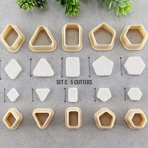 Peut inclure: Ensemble de 10 emporte-pi&egrave;ces en deux tailles&nbsp;: 1,3&nbsp;cm (0,5&nbsp;pouce) et 1,9&nbsp;cm (0,75&nbsp;pouce). Les emporte-pi&egrave;ces sont en plastique et de formes vari&eacute;es, notamment carr&eacute;e, triangulaire, rectangulaire, ronde et &eacute;toil&eacute;e.