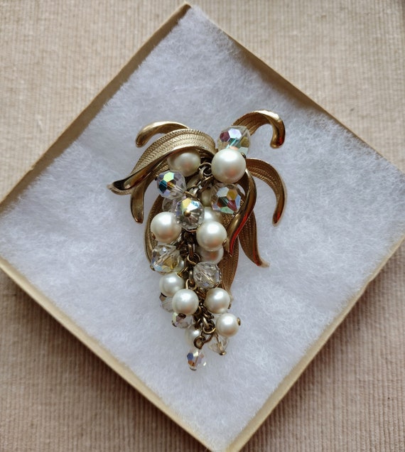 Vintage Brooch Pin, Gold Metal, Faux Pearl, Iride… - image 1