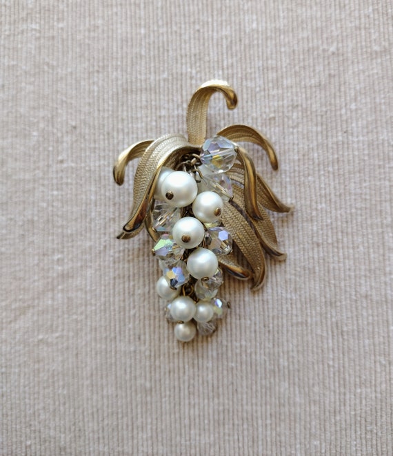 Vintage Brooch Pin, Gold Metal, Faux Pearl, Iride… - image 2