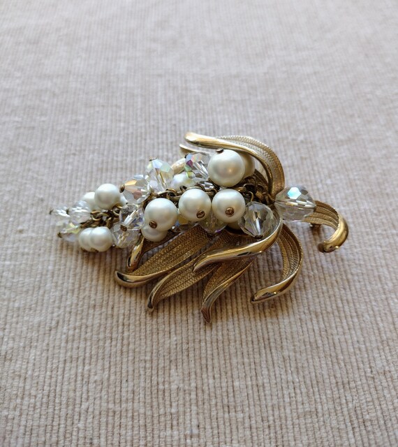 Vintage Brooch Pin, Gold Metal, Faux Pearl, Iride… - image 6