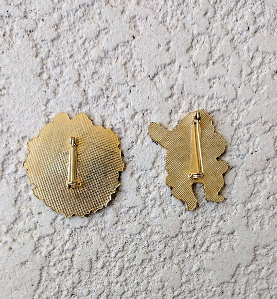 Vintage Christmas Pin Brooch Gold Metal Santa Cla… - image 4
