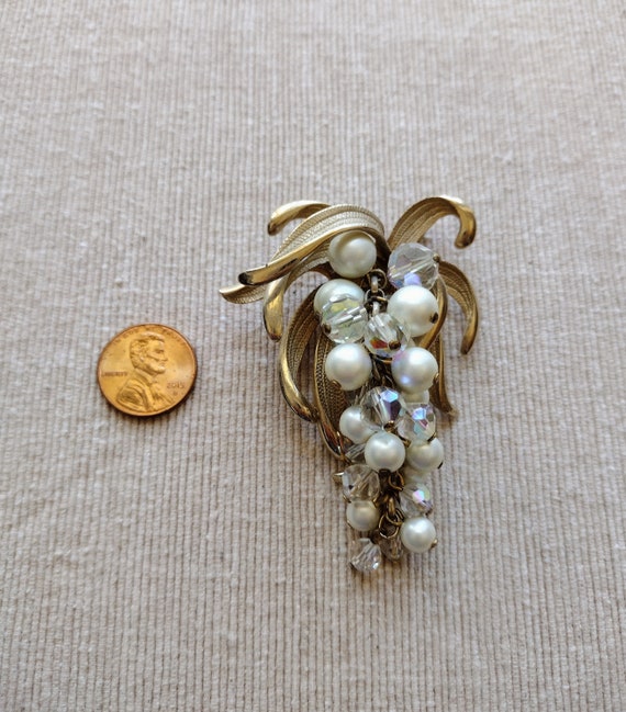 Vintage Brooch Pin, Gold Metal, Faux Pearl, Iride… - image 3