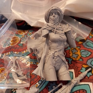 Female Hunter Warrior Resin Bust Model Miniature Unpainted Figure Scale 1/10