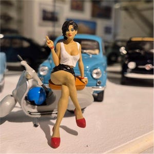 Sexy Motorcycle Resin Lady Model Kit Miniature Figure Scale 1-24