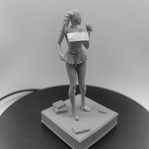 Female Naked Eat Apple Resin Model Unpainted Self-assembled Adult Figure Scale 1/24