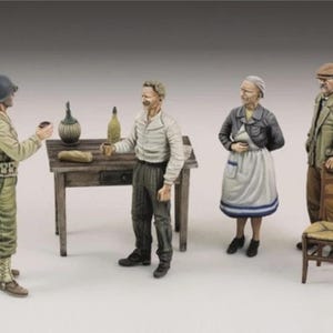 3 Old Civilians With 1 Soldier Resin Miniatures Unpainted Model Figure Scale 1-35