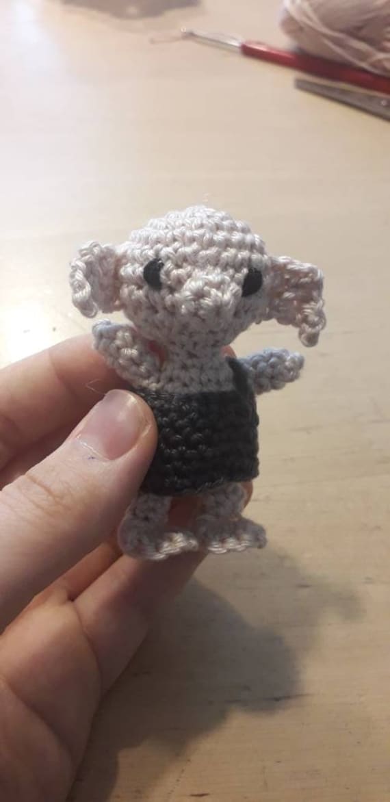 süßer, kleiner gehäkelter Dobby von Harry Potter, magischer Hauself, Amigurumi super als Glücksbringer, Geschenk und vieeles mehr!