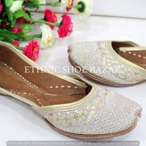 Women's Punjabi Juttis for women handmade sandals zari soft flat Ethnic shoes indian gold Traditional jootis