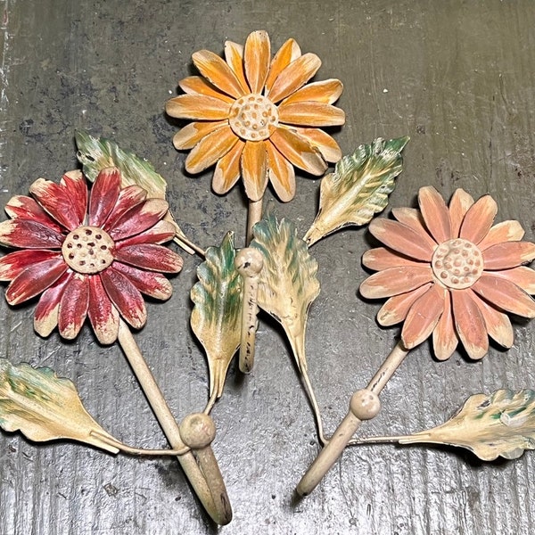Vintage style floral wall hooks, set of 3