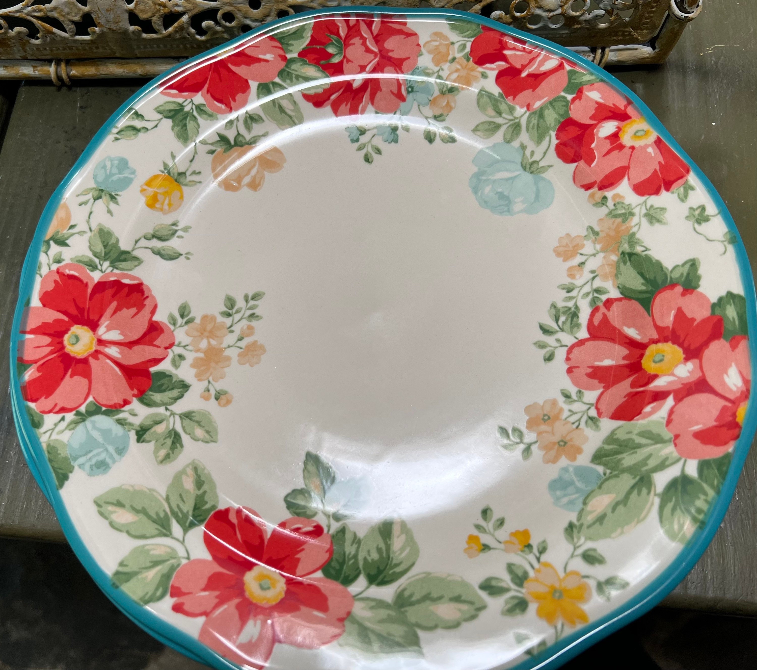 The Pioneer Woman Fancy Flourish Round Ceramic Casserole Dish with Lid