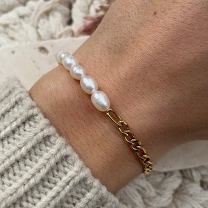 Pearl bracelet | handmade stainless steel bracelet with freshwater pearls | gold-plated